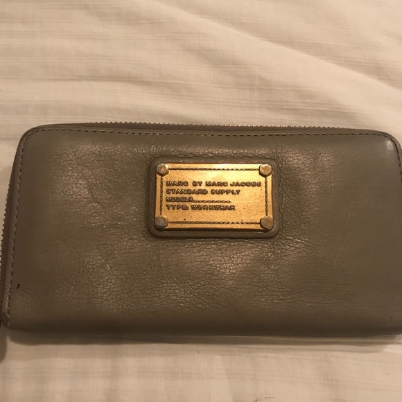 Marc by Marc Jacobs classic wallet - Picture 1 of 4